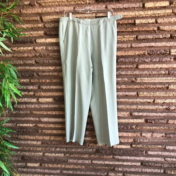 Tommy Bahama Vintage Green 100% Silk Side Closure Cropped Ankle Pants - Picture 1 of 7